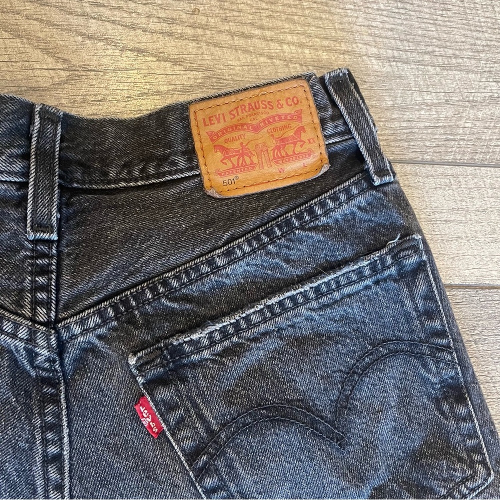 Levi’s 501 Original Mid Rise Black Cut-Off Denim Shorts - Picture 9 of 12